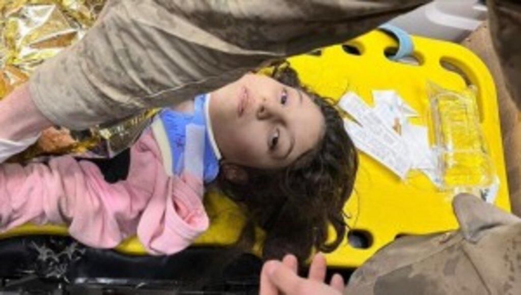  Jandarma Özel Harekat Ekibi, Adıyaman'da Depremden 160 Saat Sonra Bir Çocuğu Enkazdan Kurtardı