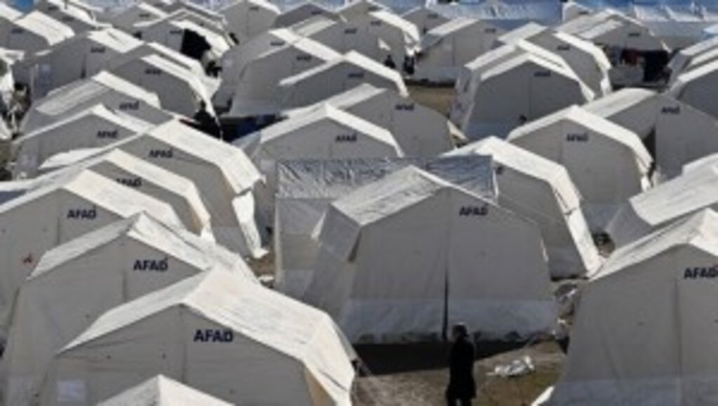 Kahramanmaraş'taki Çadır Kentlerde Market ve Mağazalar Oluşturuldu