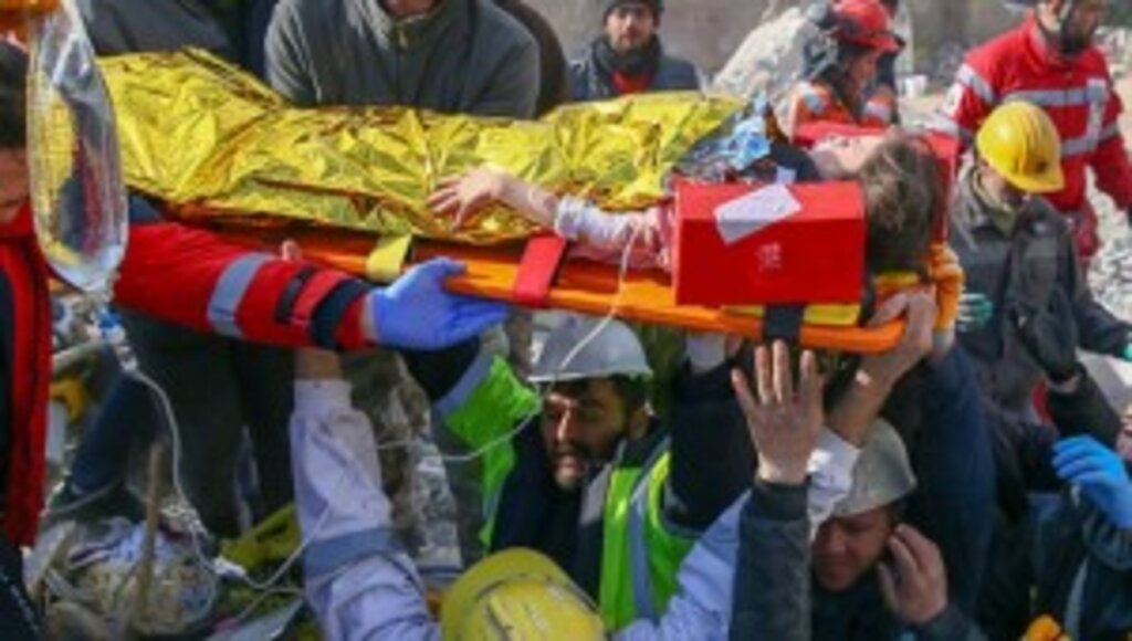 Küçük Şengül'ü Enkazdan Kurtaran JAK Timi Yeni Canlar İçin Sahada