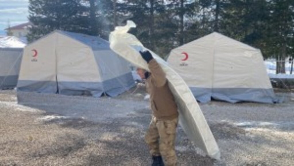 Muş Valiliği Koordinesindeki Ekipler, Nurhak İlçesindeki Depremzedeler İçin Çadır Kent Kurdu