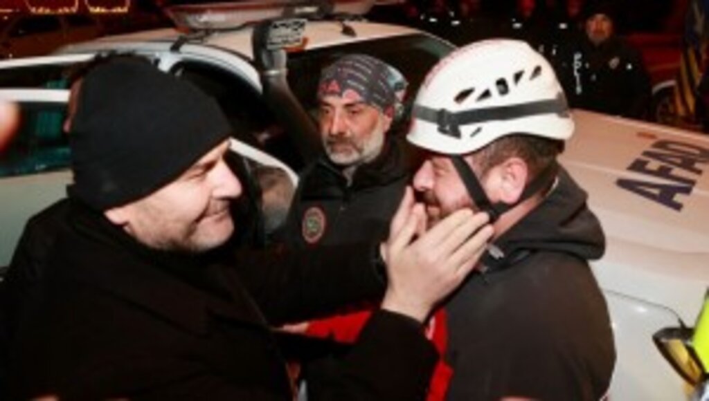 Süleyman Soylu Hatay Antakya'da, Devam Eden Arama Kurtarma Çalışmalarında İncelemelerde Bulundu