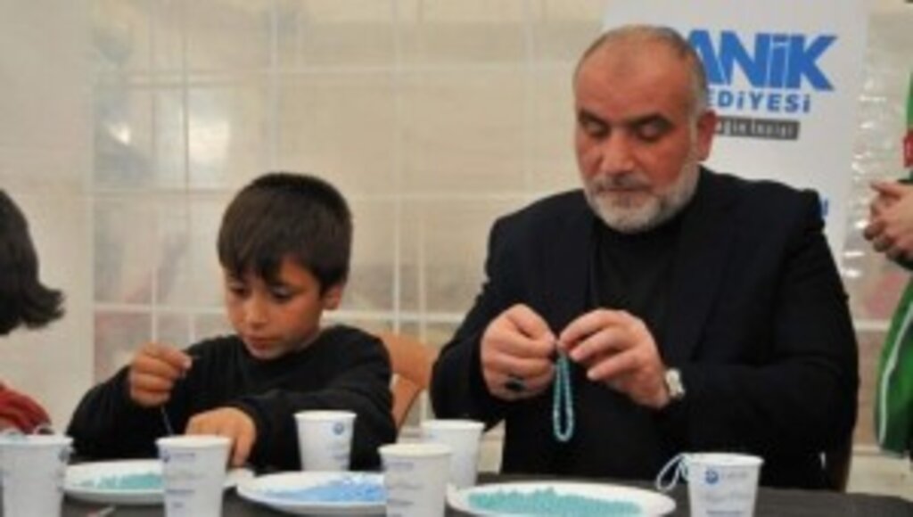 Başkan Sandıkçı Deprem Bölgesinde Depremzedelerle İftar Yaptı