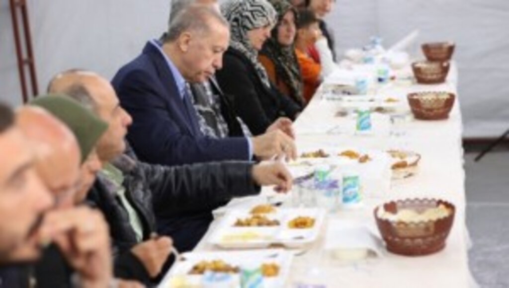 Cumhurbaşkanı Erdoğan: “Devlet-millet omuz omuza vererek bu zor günlerin üstesinden hep beraber geleceğiz”