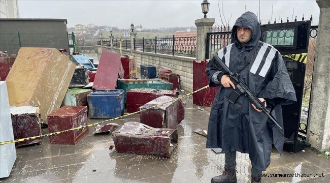 Enkazdan Çıkarılan Değerli Eşyalar Polis Gözetiminde Muhafaza Ediliyor
