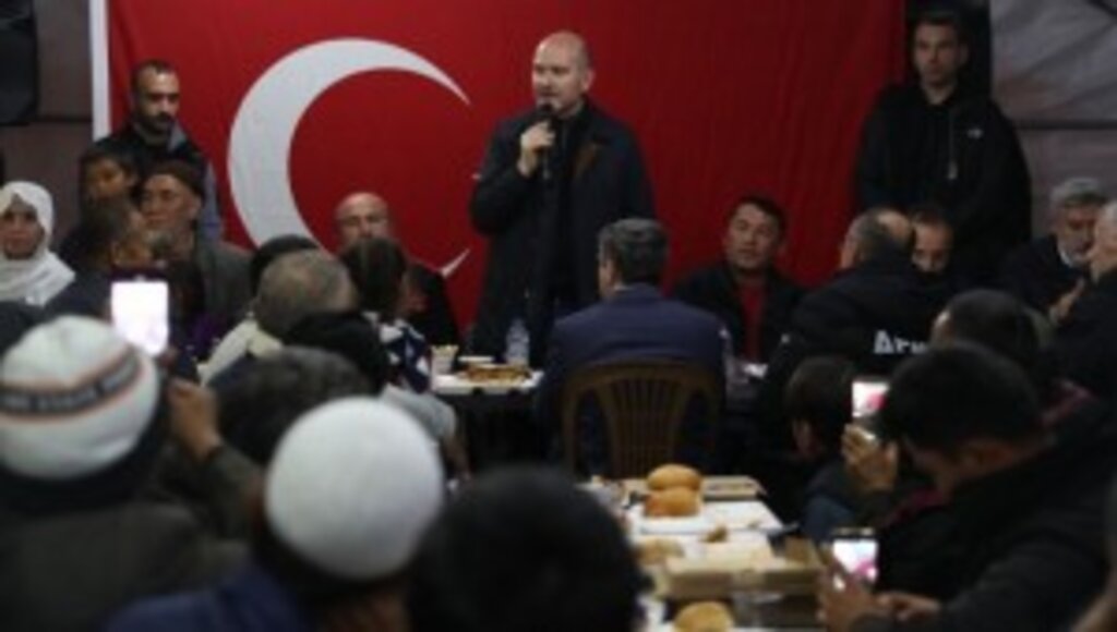 İçişleri Bakanı Soylu: Hatay’da günde 8 bin kamyondan fazla enkaz taşınıyor