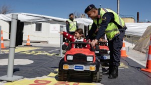 Jandarma Ekipleri Hatay'da Kurdukları Parkurda Çocuklara Trafik Kurallarını Öğretiyor