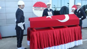 Samsun'da şehit polis Mustafa Ata Traş için Emniyet önünde tören!