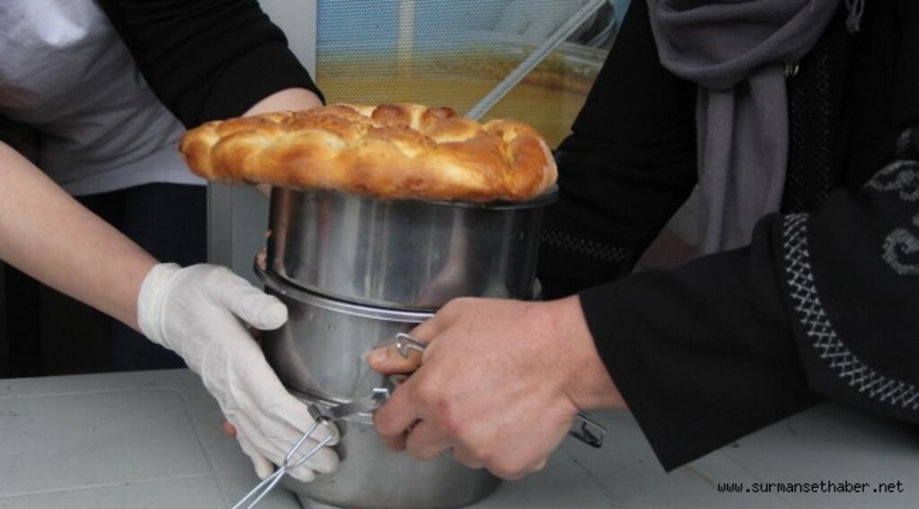 Tekkeköy Belediyesi iftar ve sahur yemekleriyle afet bölgesinde