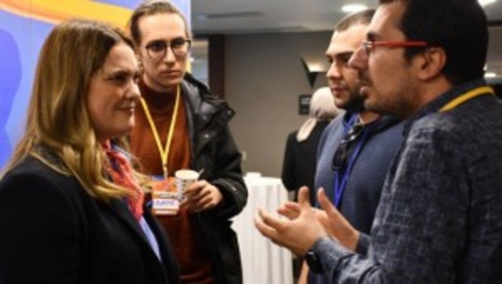 TÜFEKCİ GENÇLERLE BİR ARAYA GELDİ