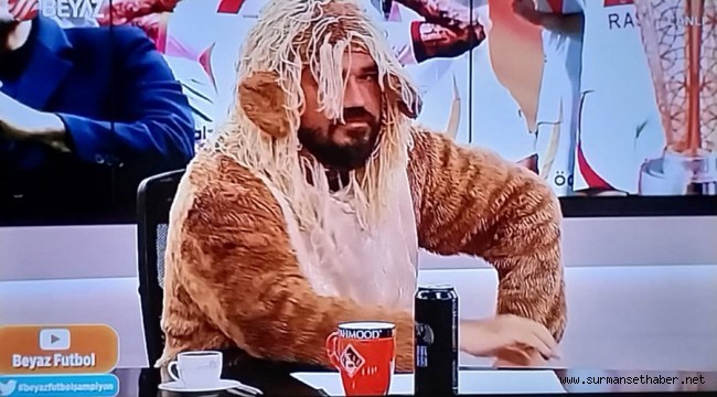 VİDEO HABER- Rasim Ozan Kütahyalı Beyaz Futbol Programına Aslan Kostümü Giyerek Katıldı.