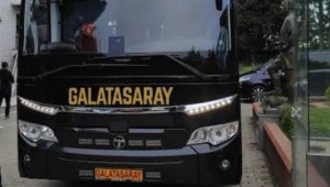 Galatasaray Heyetini Taşıyan Otobüs Taşlı Saldırıya Uğradı