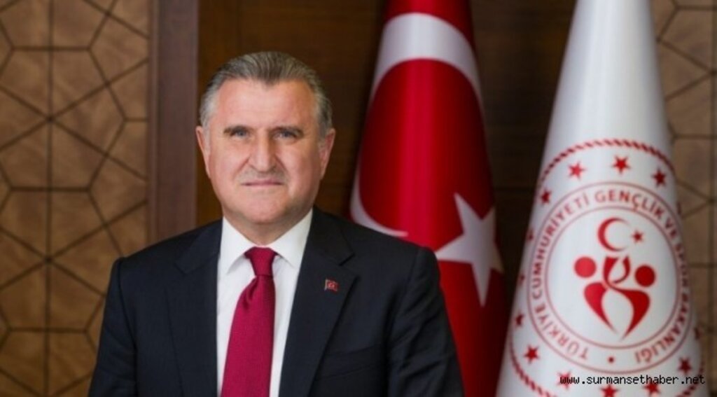 Bakan Bak İşitme Engelliler Kadın Futbol Takımı’nı tebrik etti