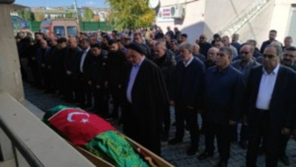 Gazeteci Ercüment Daşdelen toprağa verildi