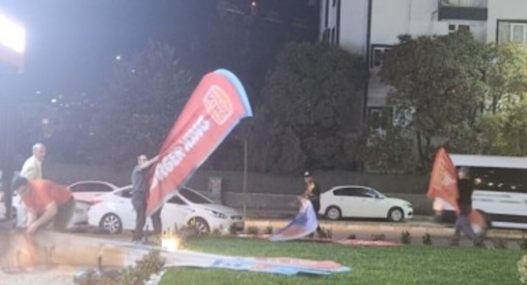 Burger King bayrakları Darıca’da indirildi