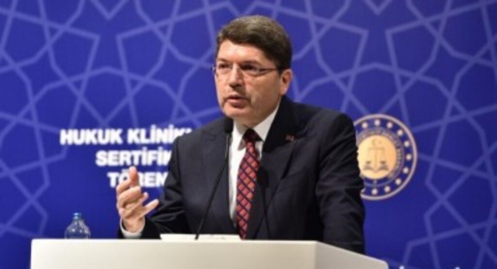 Bakan Tunç: Hukukçu olmak herkese eşit şekilde davranmayı gerektirir