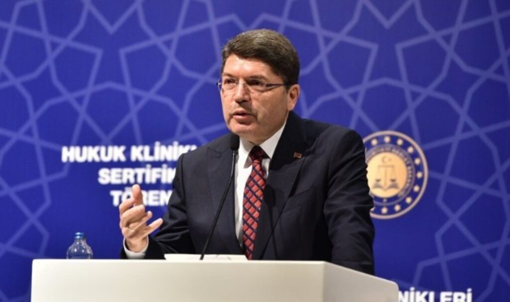 Bakan Tunç: Hukukçu olmak herkese eşit şekilde davranmayı gerektirir