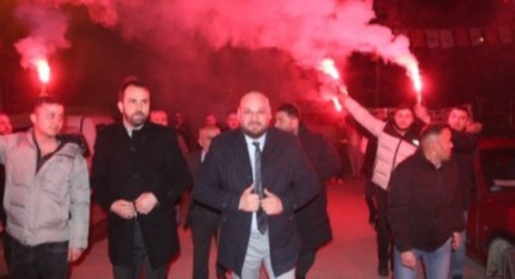 Akalan Serhat Türkel’i, bağrına bastı