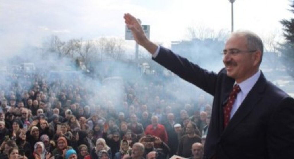 Bağımsız Belediye Başkan Adayı Hüseyin Dündar'ın SKM Açılışı Binlerce Kişinin Katılımıyla Mitinge Dönüştü