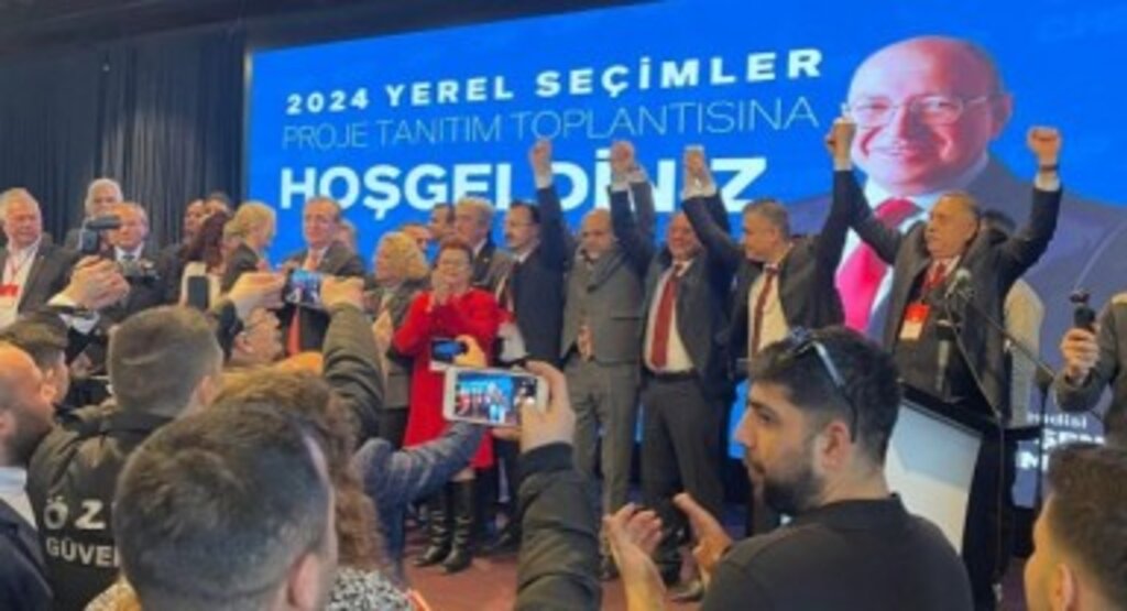 İYİ Parti'den istifa etti, CHP'li Murat Şenel'e desteğini açıkladı