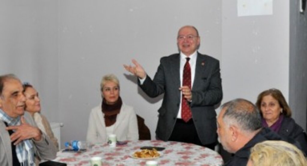 Şenel'den Kurnaz'a hokkabazlık göndermesi: Seçmene kentsel dönüşüm yalanının cilasını çekiyor