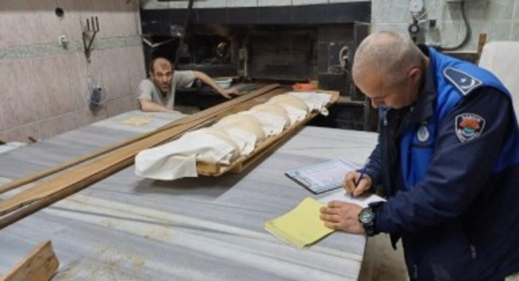 YAKLAŞAN RAMAZAN AYI ÖNCESİ ZABITA EKİPLERİ FIRINLARA YÖNELİK HİJYEN DENETİMİ GERÇEKLEŞTİRDİ