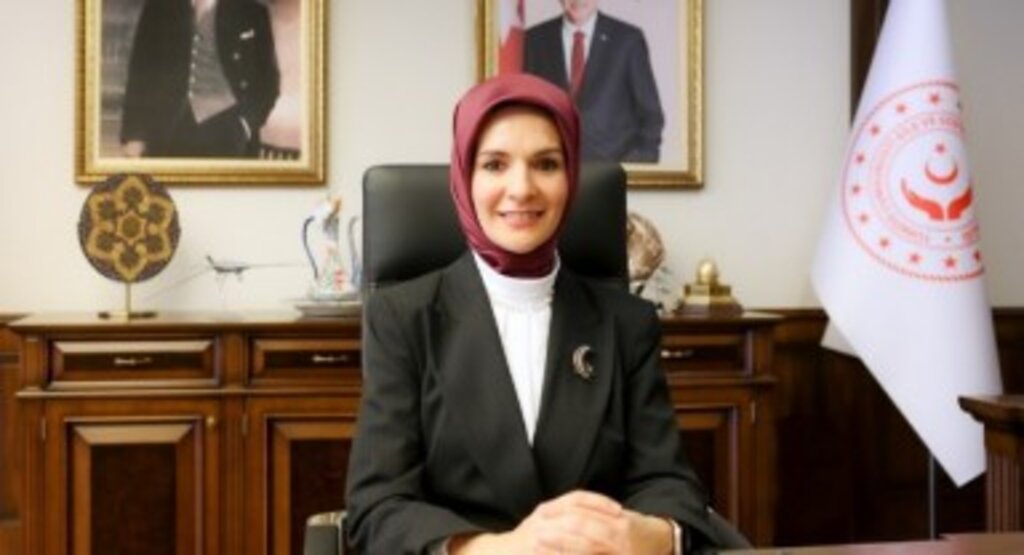 Aile ve Sosyal Hizmetler Bakanı Göktaş yabancı kadın bakanlara 