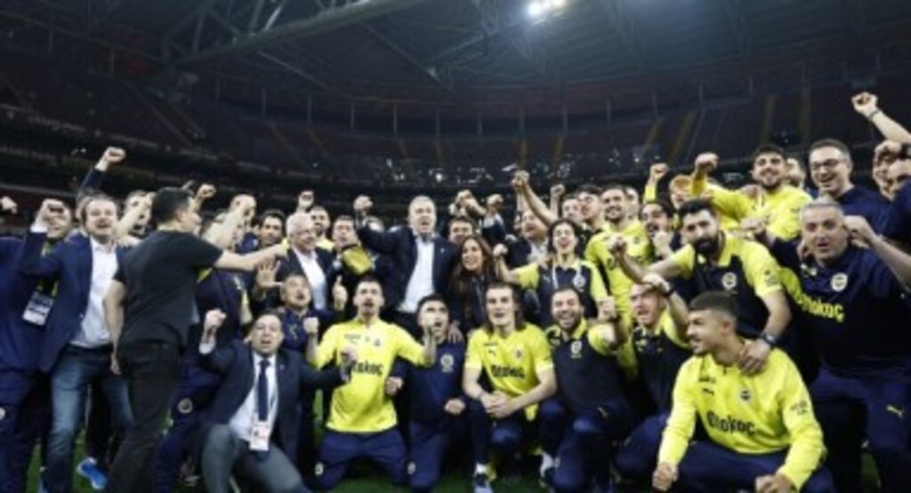 Süper Lig’de Şampiyonluk Düğümü Son Haftaya Kaldı