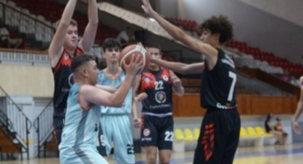 U 16’da Gençler Birliği yarı finalde