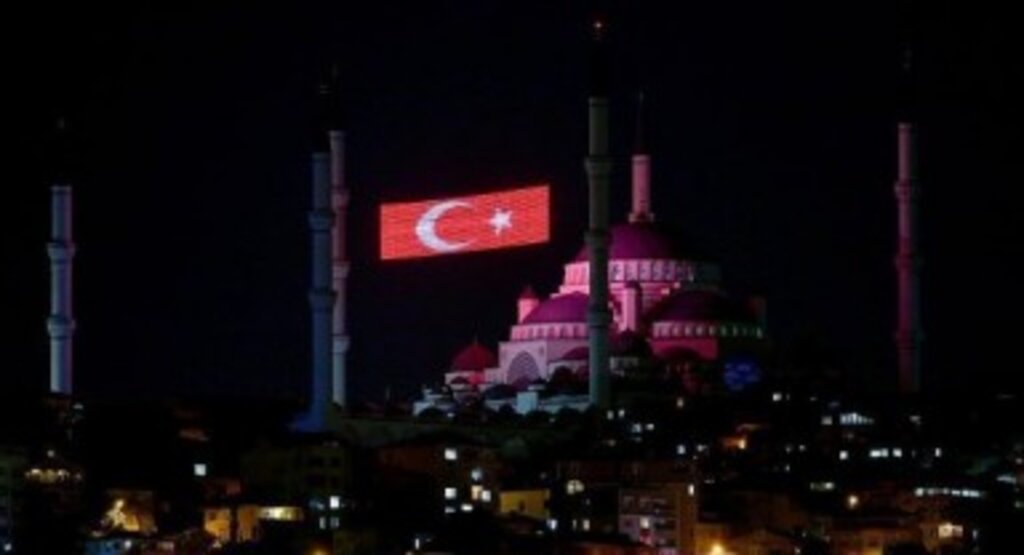 15 Temmuz darbe girişiminin 8. yıl'ı : 90 bin camide sela okunacak