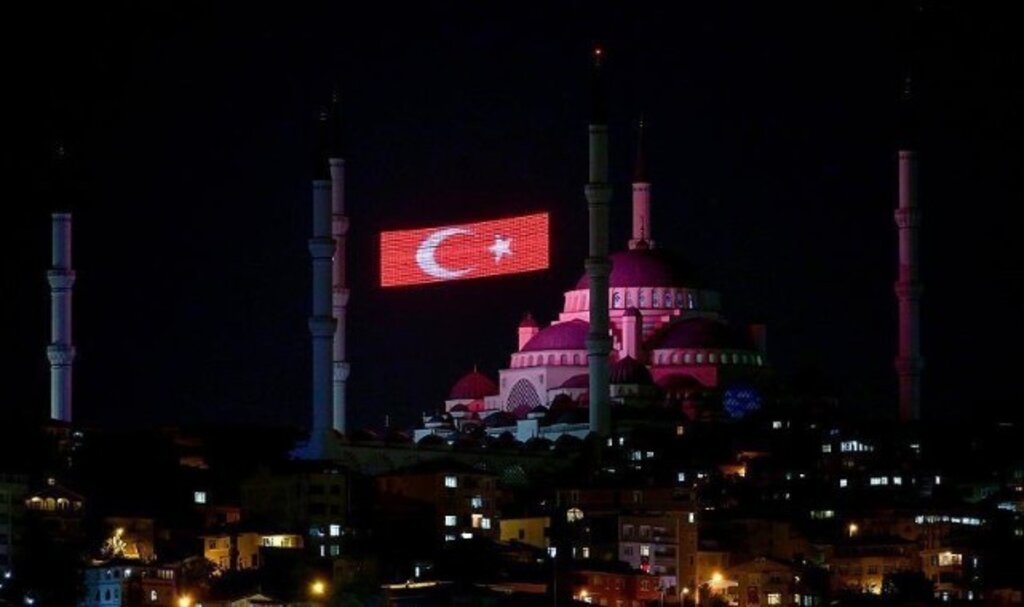 15 Temmuz darbe girişiminin 8. yıl'ı : 90 bin camide sela okunacak