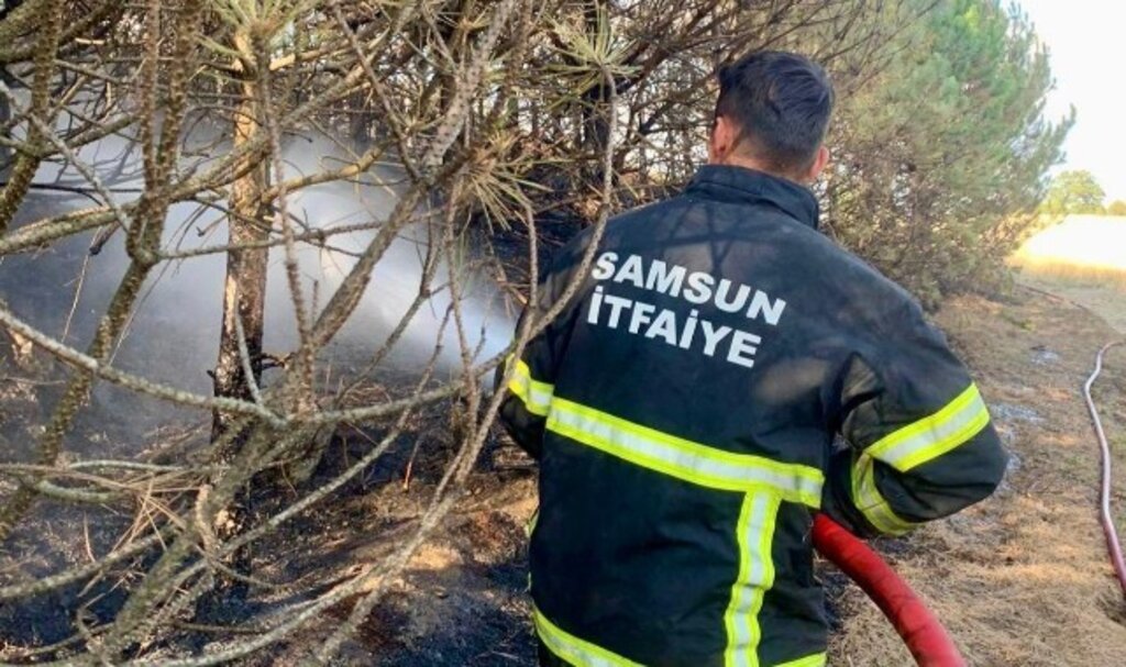 Büyükşehir Anız Yangınlarıyla Mücadele Ediyor