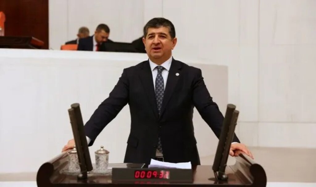 Chp'li Av. Cavit Arı;