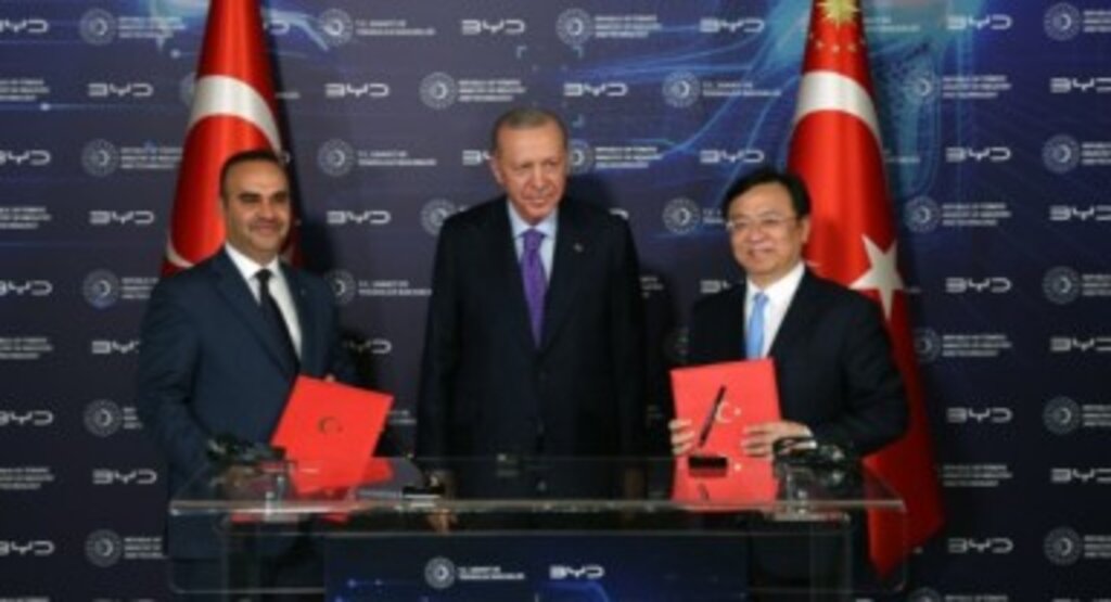 Çinli otomotiv devi BYD Türkiye’ye 1 milyar liralık yatırım yapacak