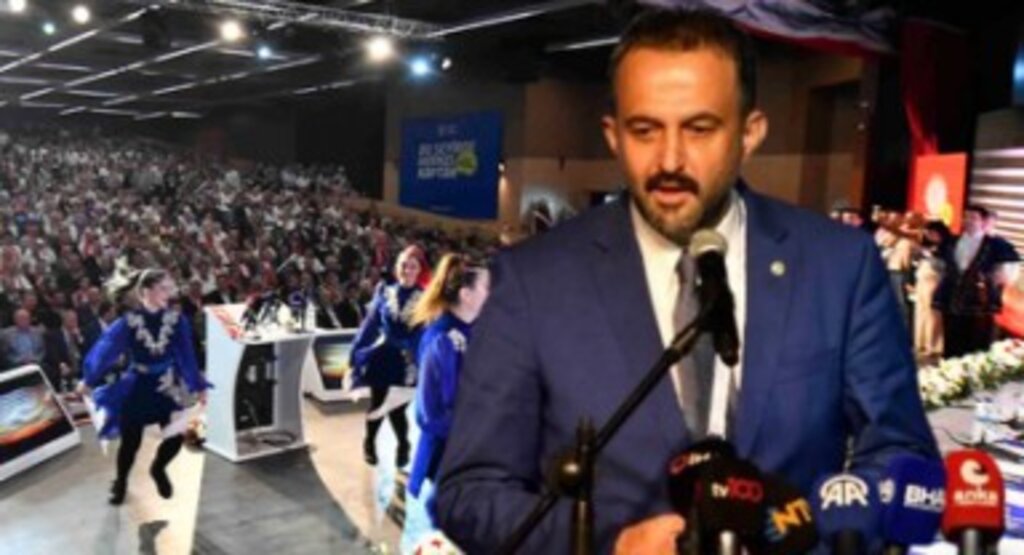 Demokrasi tarihinde yeni bir rekor; 4’e karşı 2446oy alan Yılmaz yeniden başkanlık görevine seçildi