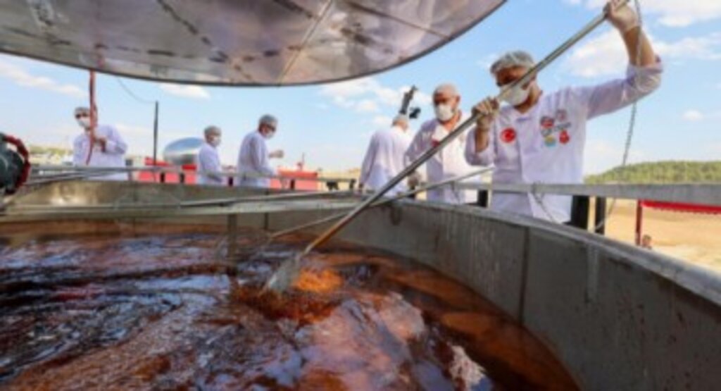 Dünyanın En Büyük Çorba Kasesi Uşak’ta rekor kırdı