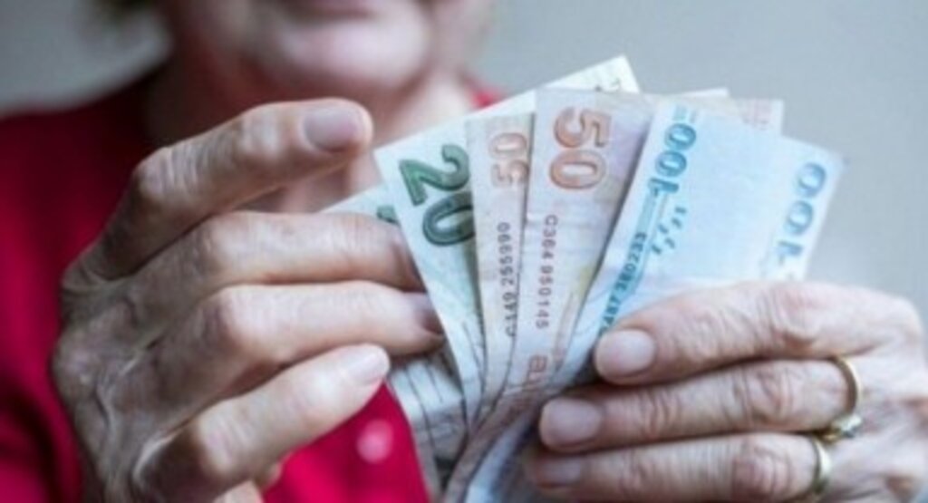 Emeklilere Zam Paketi Komisyonu geçti