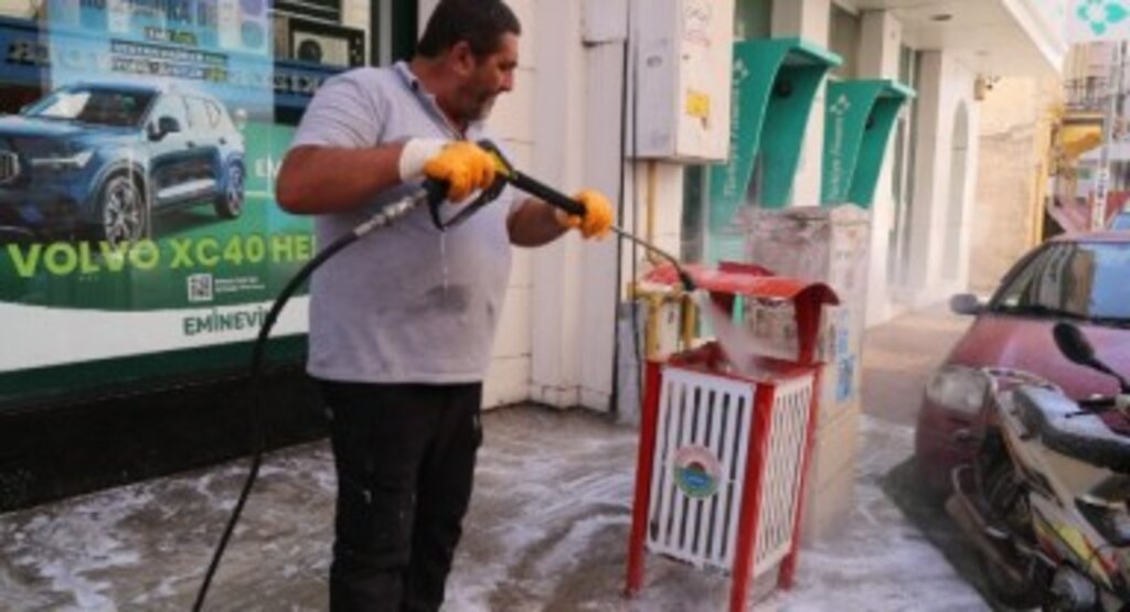 İlkadım’da kaldırımlara jet yıkama