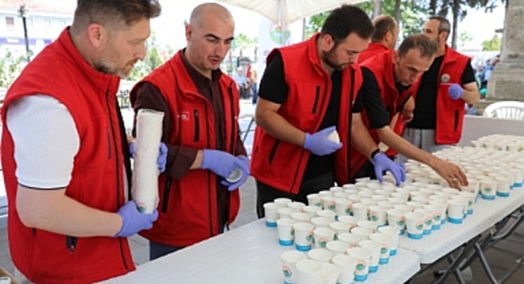 İlkadım'dan lokma ikramı