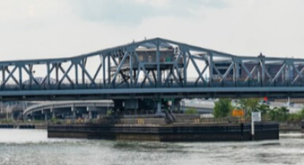 New York’ta Aşırı Sıcak Sebebi ile Metal Köprünün Mekanizması Bozuldu