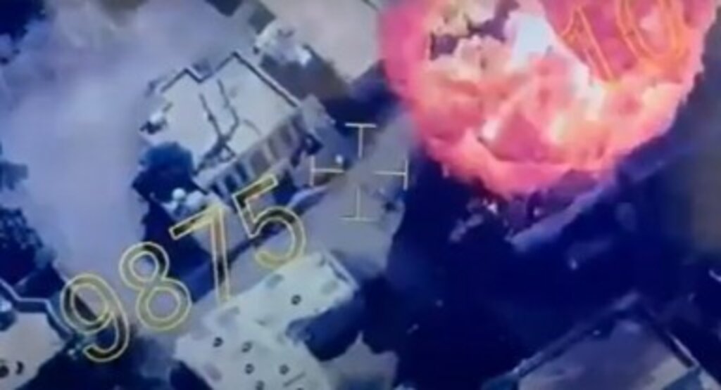 PKK'lı Teröristler, şimdi de köylerdeki mühimmat depolarını patlatıyor