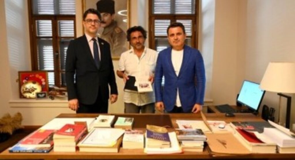 Tarihi bir albüm daha Çanakkale savaşları Gelibolu Tarihi alan Başkanlığı'na bağışlandı
