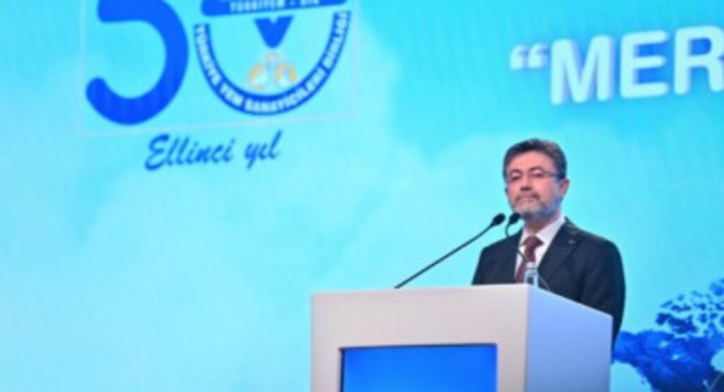 Tarım Bakanı Yumaklı’dan “Orman yangınlarıyla mücadele ihaleler iptal edildi” iddiasına açıklama