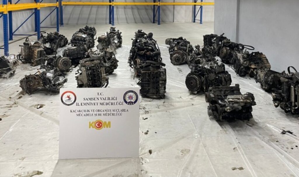 Tekkeköy'de 3 milyon değerinde 32 adet lüks otomobil motoru yakalandı