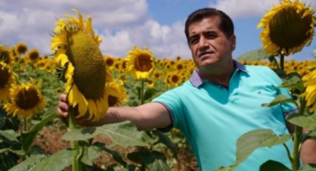 Aydın Aydın klibinde çiçekleri oynattı