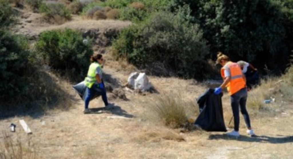 Belediye, Temizlik Seferberliğini Sürdürüyor