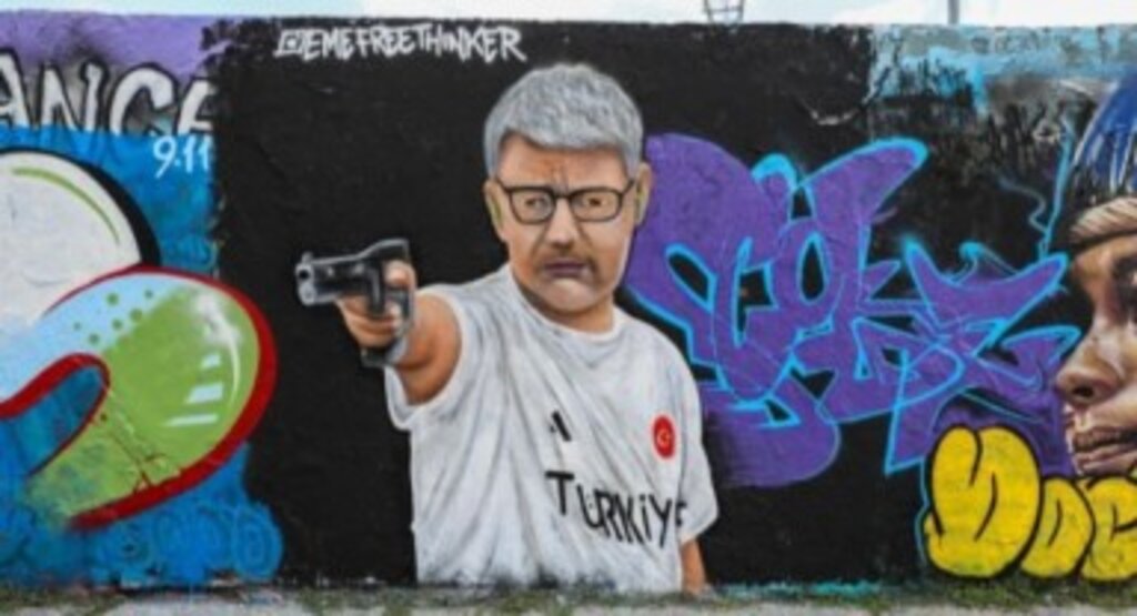 Berlin Mauer Park’ta Türk Sporcu Yusuf Dikeç’in İkonik Pozu grafitiye dönüştü