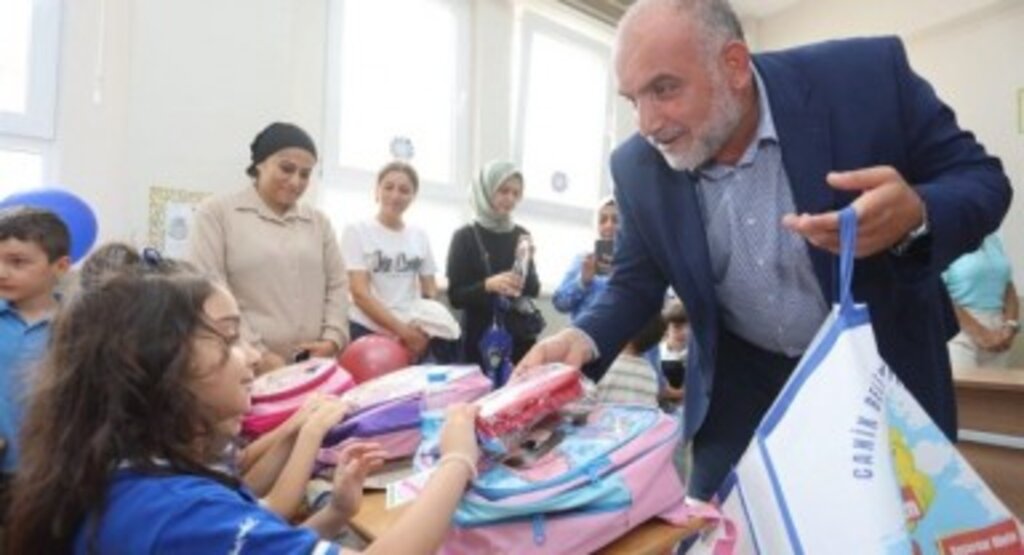Canik'te Tüm Birinci Sınıflara Çanta ve Kırtasiye Seti Hediye Edilecek
