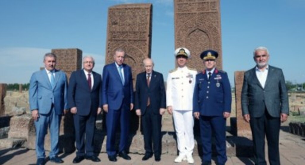 Cumhurbaşkanı Erdoğan, Ahlat Selçuklu Meydan Mezarlığı’nı ziyaret etti