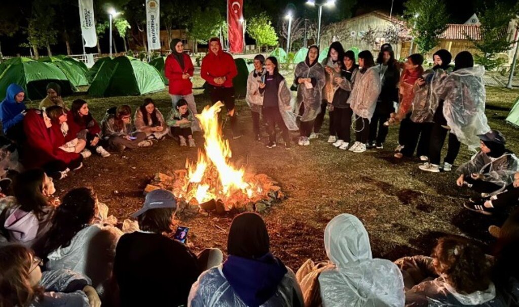 Gençlik ve Kültür Kampları'na Yüzlerce Genç Katıldı