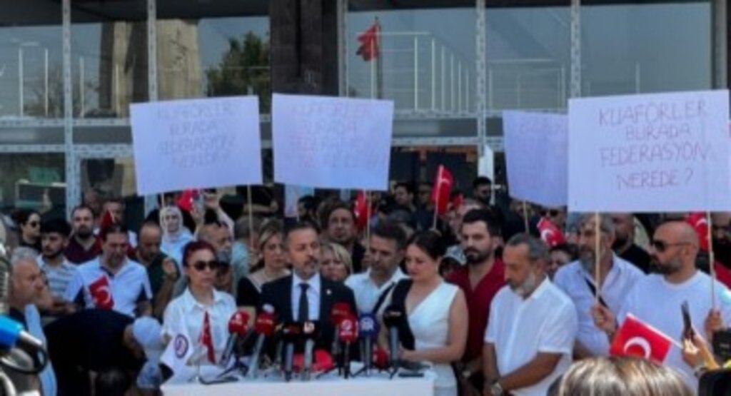 Kuaför ve güzellik salonları kapanmaya tepkili